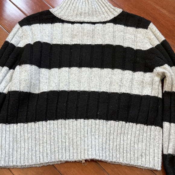 NYC Knits Women's Gray & Black Cropped Zip-up Ribbed Knit Jacket, size Large - Picture 8 of 8